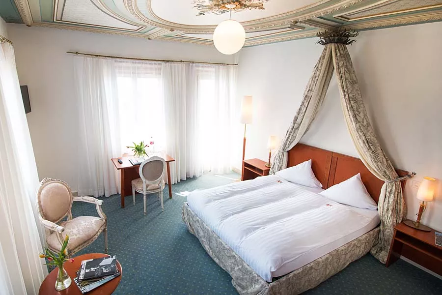 zimmer-dzb-schloss-romanshorn-900x600_deb8ff6bfe56f39a2fc55945fedd3532