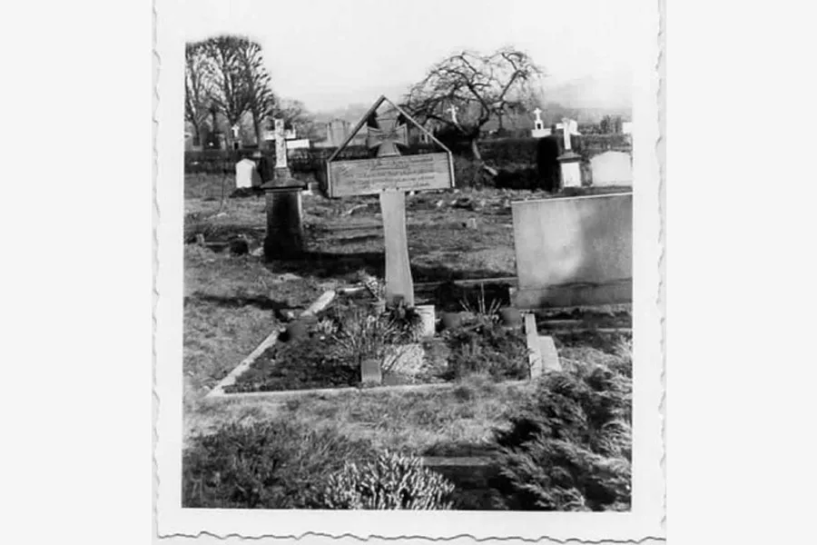 Grab-der-vier-Flaksoldaten-1952