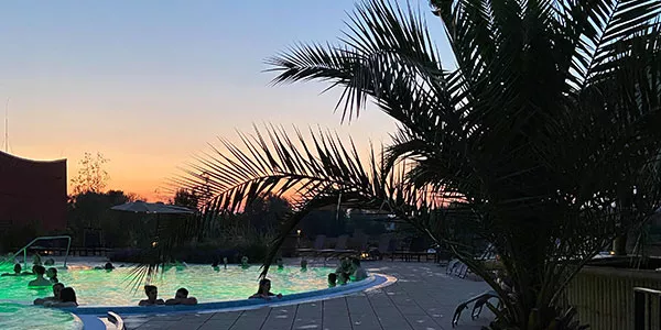 Therme Thermenpool_abends_450px